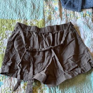 Relaxed Tie-Waist Women's Shorts in Olive
